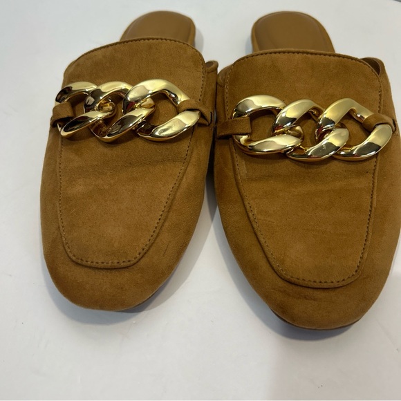 Elegant Tan‎ Loafers with Gold Chain Detail size 7 Preowned - Picture 8 of 9